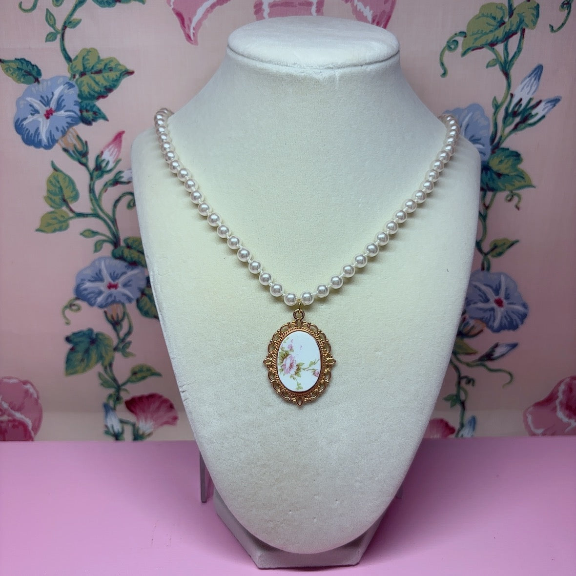 Gilded Filigree Style Bouquet Necklace Fancy