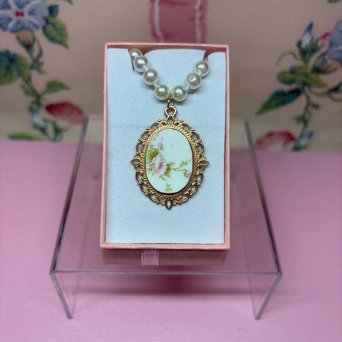 Gilded Filigree Style Bouquet Necklace Fancy