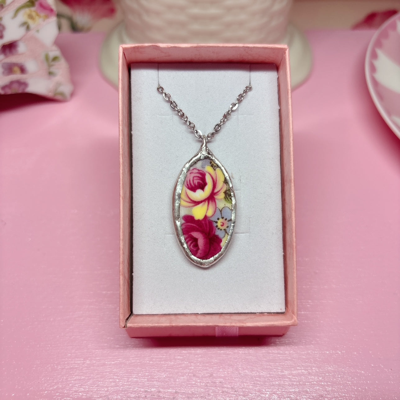 Oval Stunning Bouquet Necklace