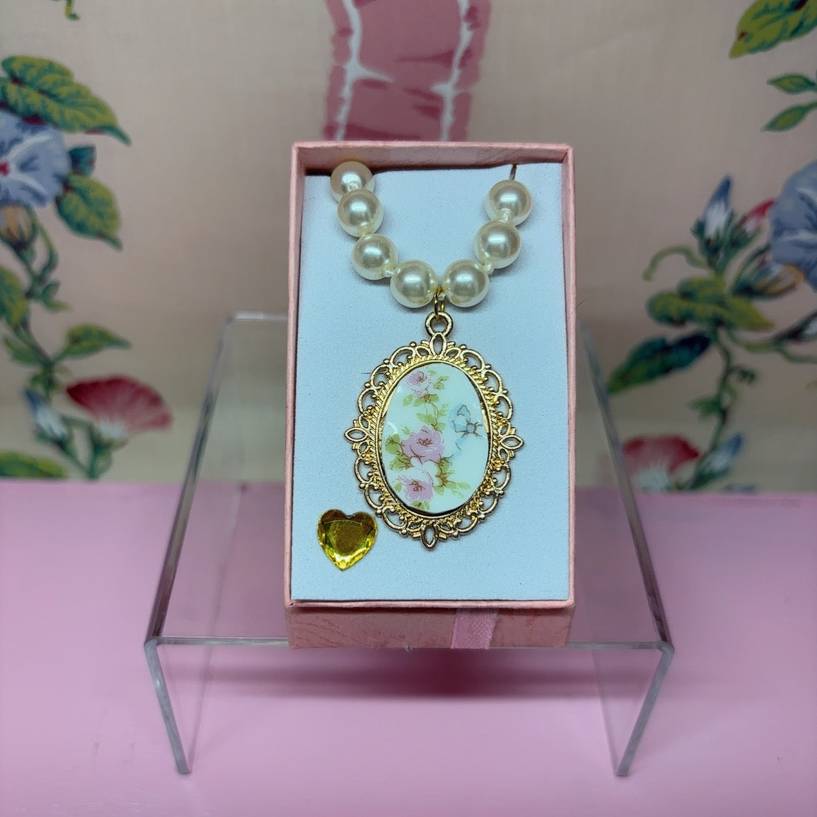 Gilded Filigree Style Bouquet Necklace Fancy