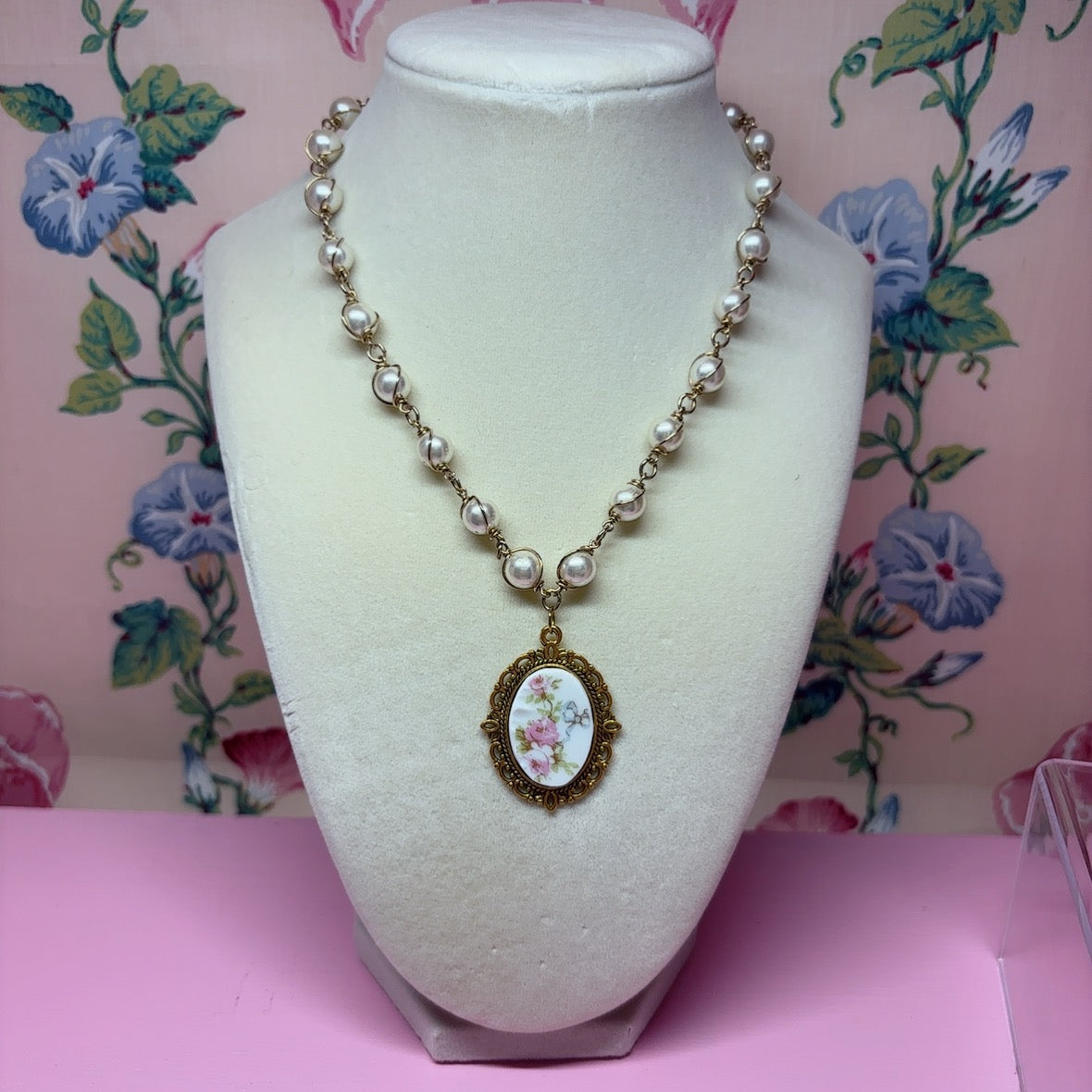 Gilded Filigree Style Bouquet Necklace Fancy with Earrings