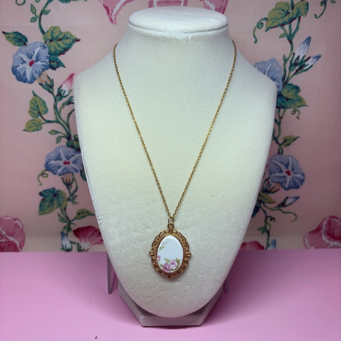 Gilded Filigree Style Bouquet Necklace