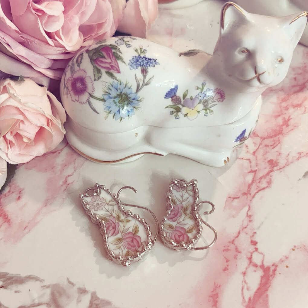 Cats and Teacups