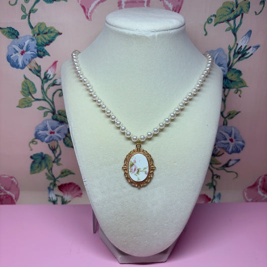 Gilded Filigree Style Bouquet Necklace Fancy