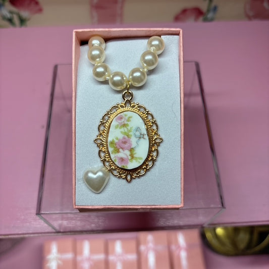 Gilded Filigree Style Bouquet Necklace Fancy