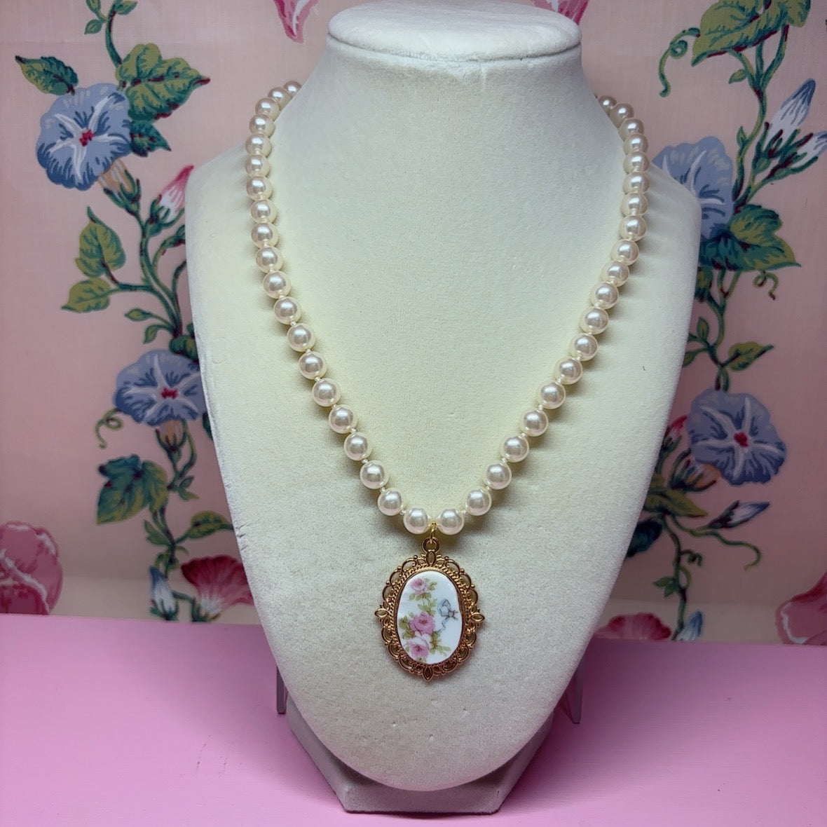 Gilded Filigree Style Bouquet Necklace Fancy