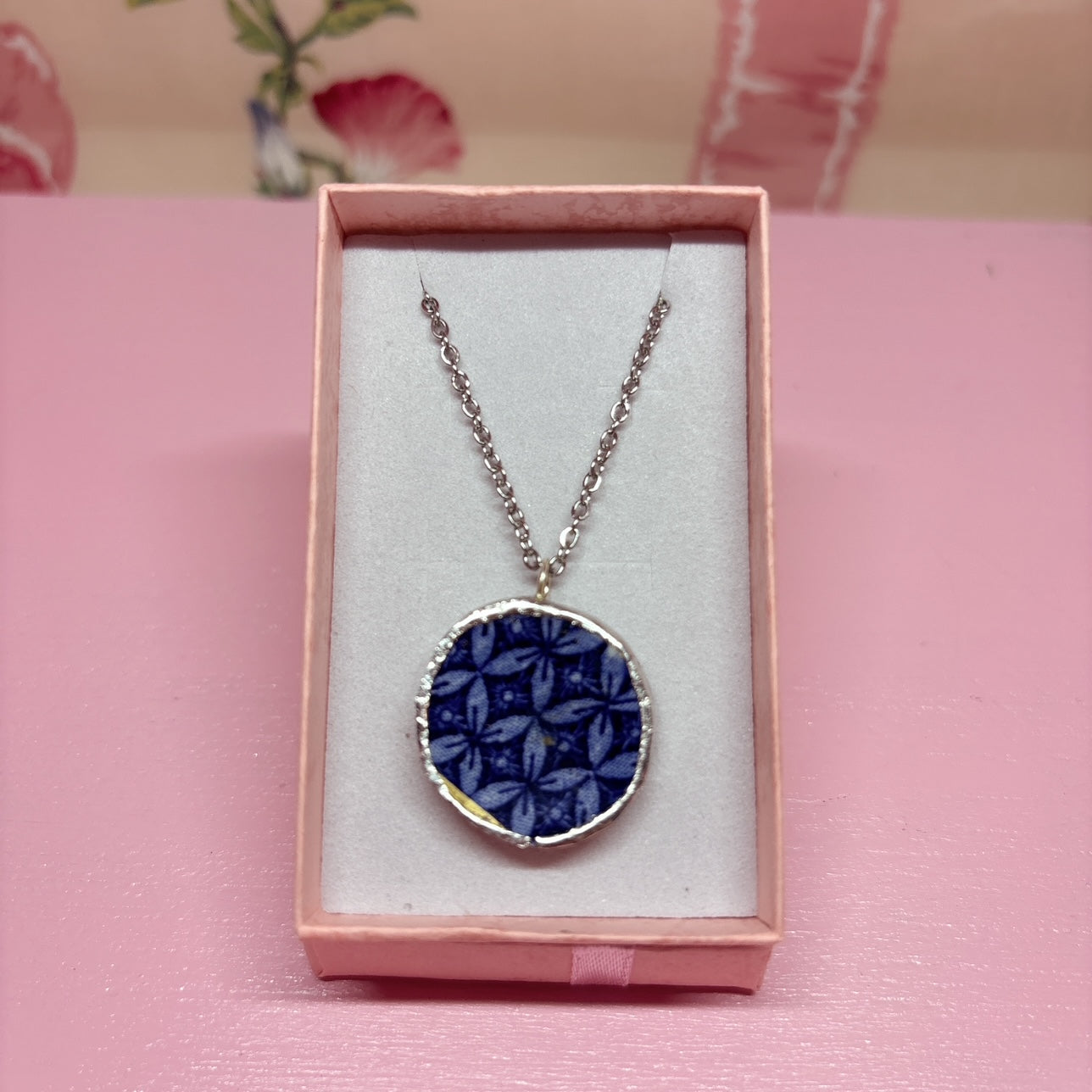 Dainty Round Shaped Blue Willow Necklace