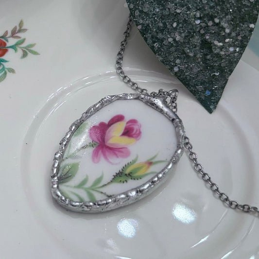 Oval Blooming Rose Necklace