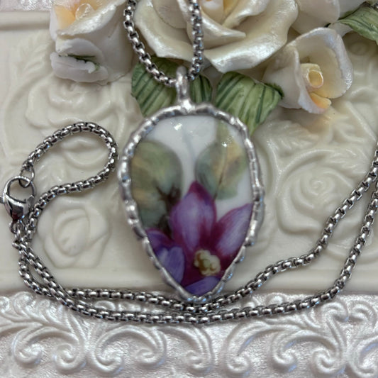 Teardrop Violet Necklace